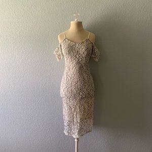 Size S ROMEO + JULIET Couture Lace Dress